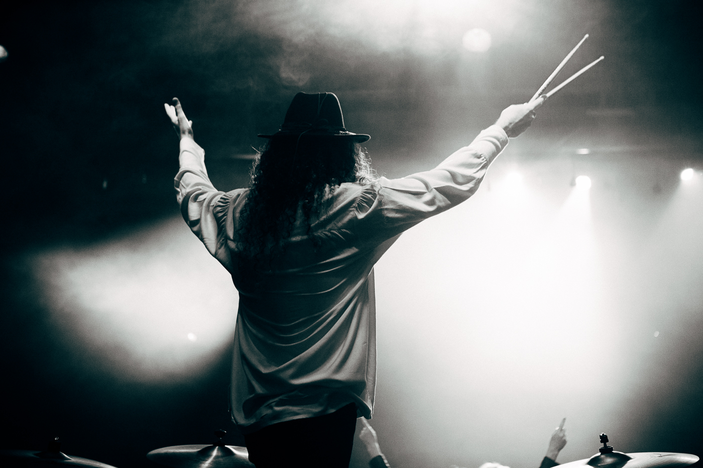 A black and white image of a member of The Fleetwood Mac Legacy facing towards the crowd